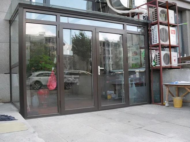 为什么越来越多人都用断桥铝门窗?听专家一分析才知好处太多(图2) 为什么越来越多人都用断桥铝门窗?听专家一分析才知好处太多(图2)