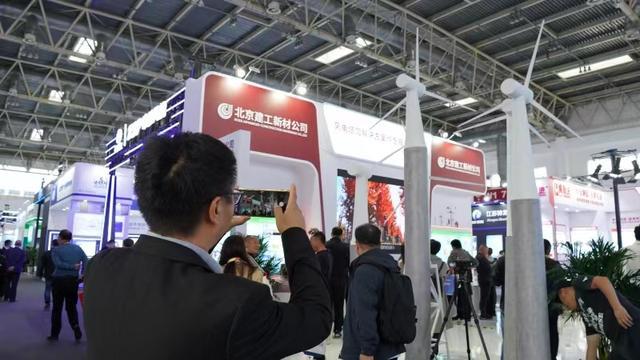 2024北京国际风能大会开幕 多种新型建筑材料亮相(图2) 2024北京国际风能大会开幕 多种新型建筑材料亮相(图2)
